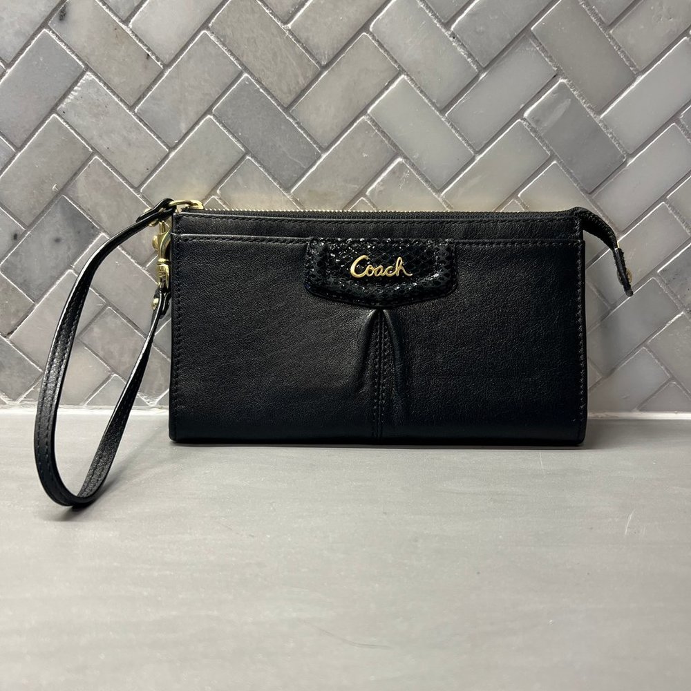 COACH - Black Zip WRISTLETTE - WALLET